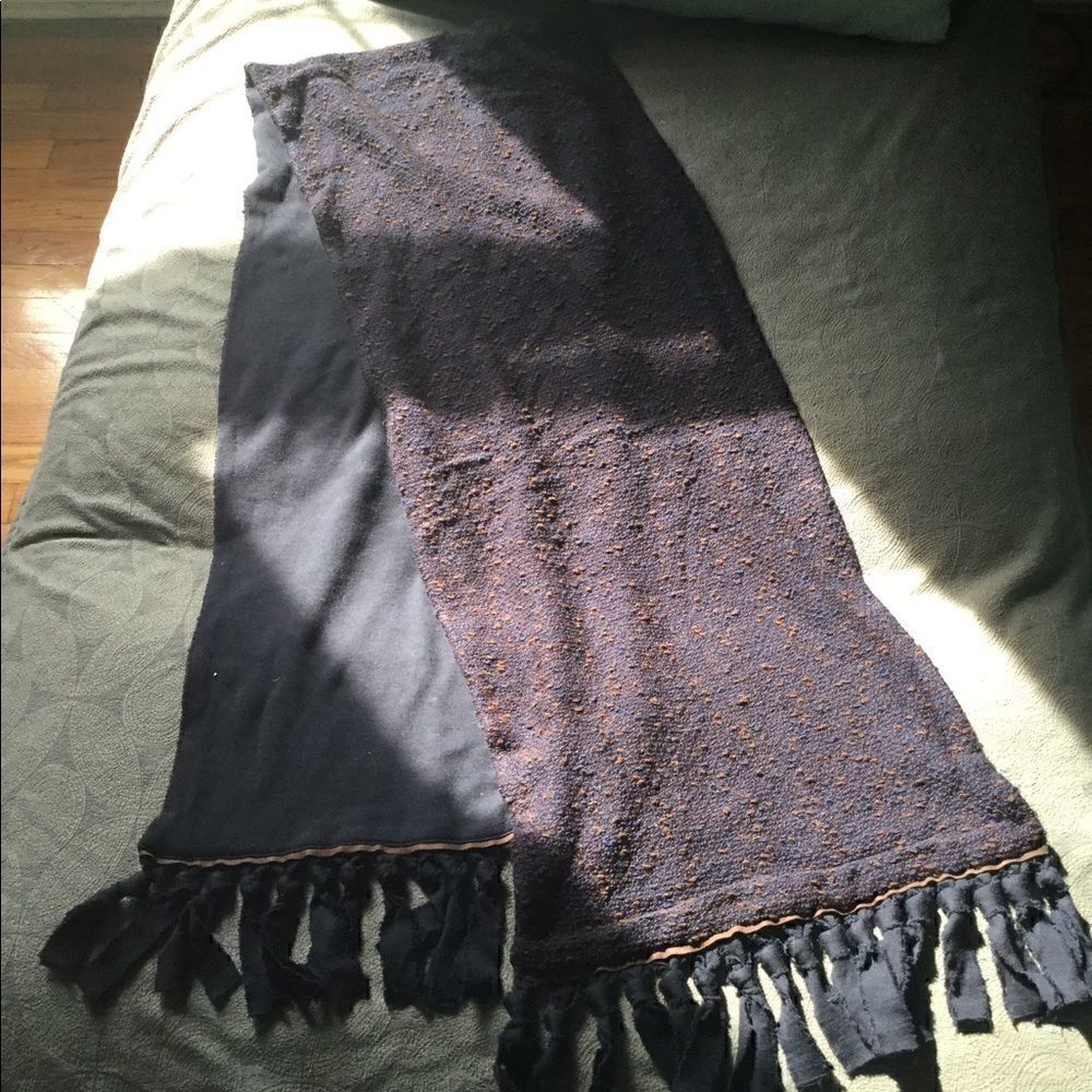 Worth Navy & Champagne large bucle scarf w fringe